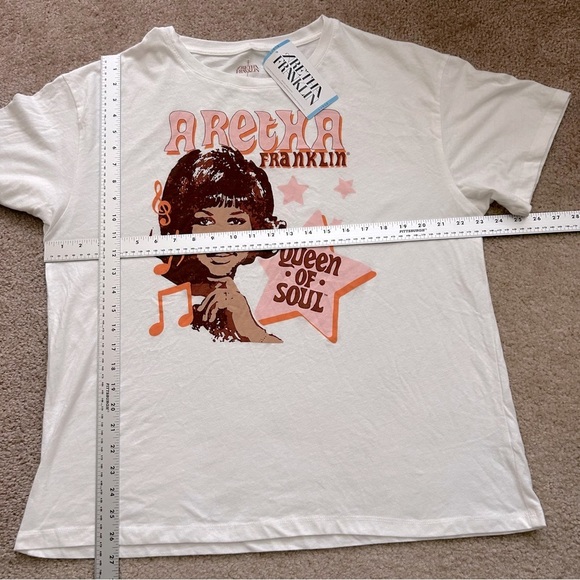 Aretha Franklin Graphic Short Sleeve Crewneck Tee - Picture 6 of 8